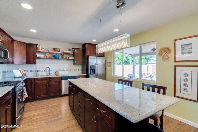Building Photo - 8123 E Mitchell Dr