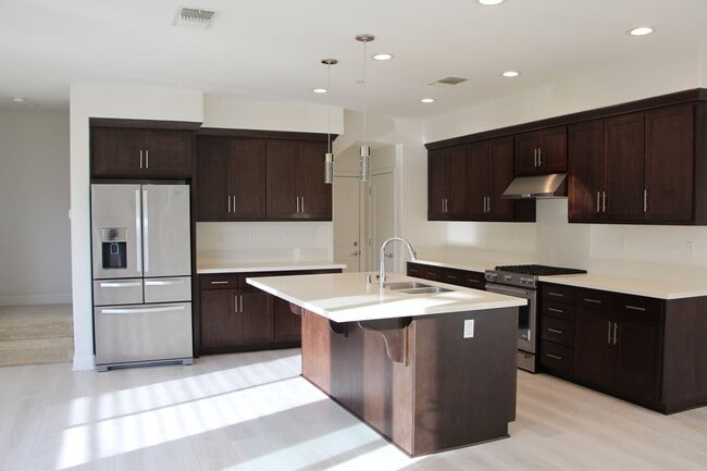 Building Photo - Schooner Way 4 bed 3 bath