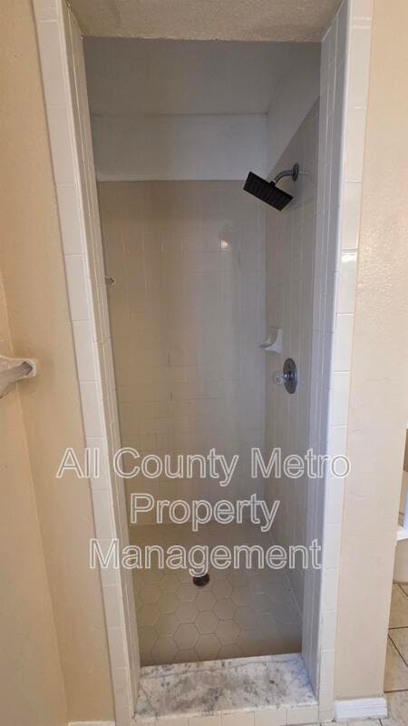 Building Photo - 261 Daisy Estates Dr