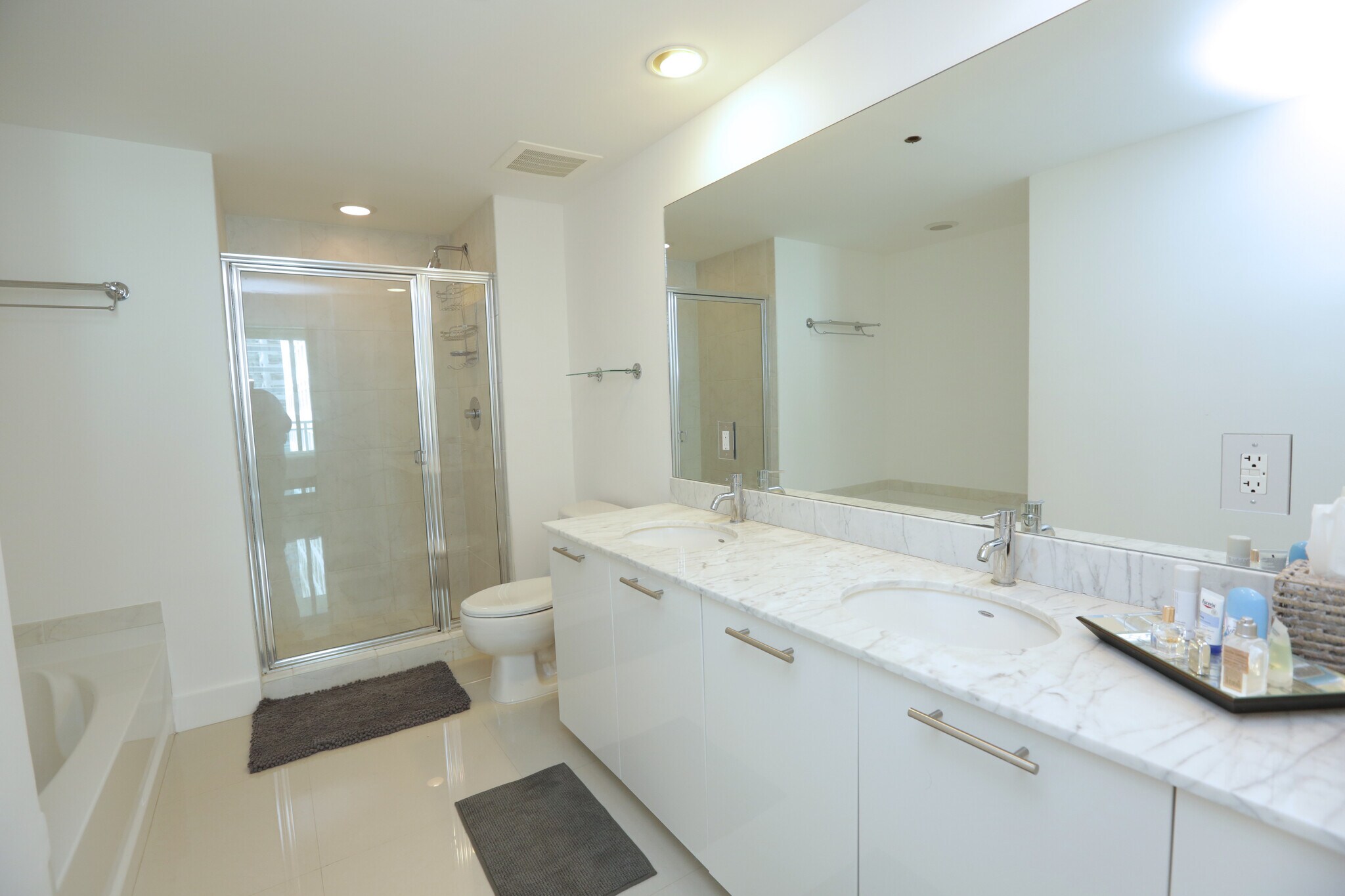 Building Photo - 950 Brickell Bay Dr