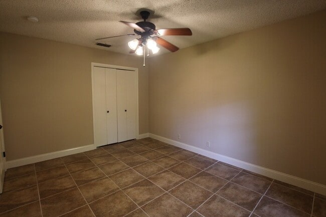 Building Photo - 3-bedroom, 2-bathroom gem!