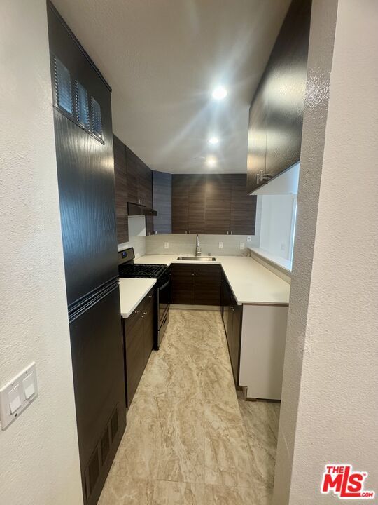 Building Photo - 900 E Lomita Ave