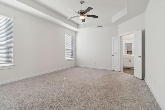 Building Photo - 217 Snowbell St