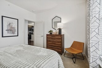 Building Photo - Penn Circle