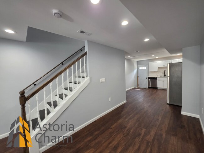 Building Photo - Renovated 2 Bedroom + Den, 3 Bath Home with Ensuites, Finished Basement and Stainless Appliances