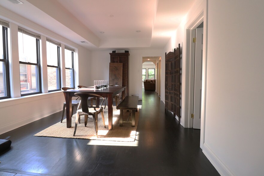 Building Photo - 2209 W Arthur Ave