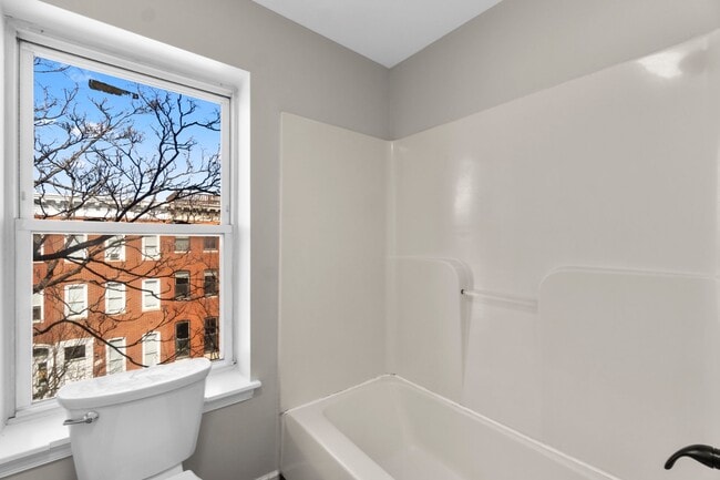 Building Photo - 2027 E Baltimore St