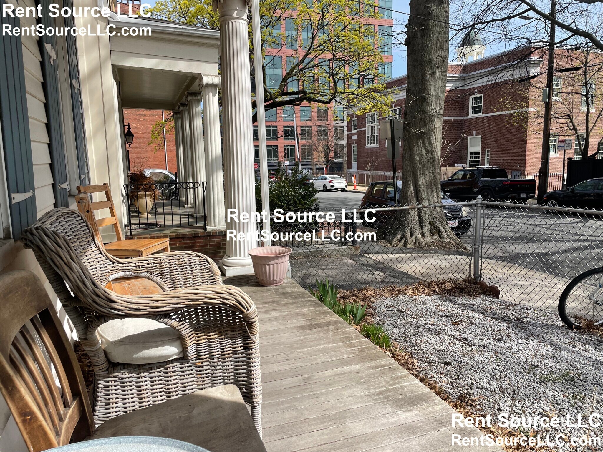 Building Photo - 73 Thorndike St