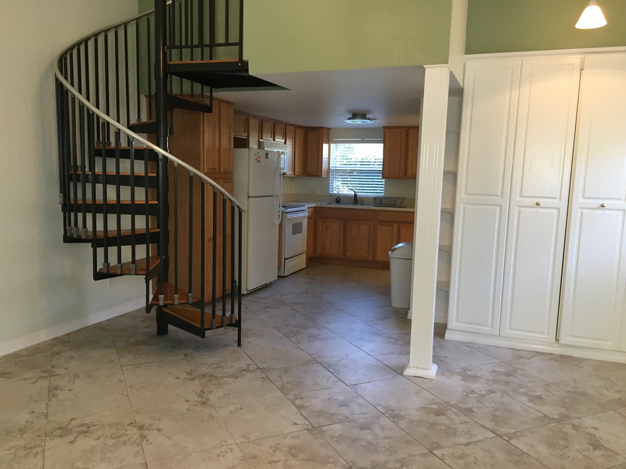 Building Photo - 2020 Lee Dr