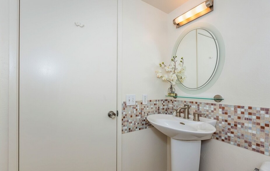 down stair half bath room. - 10734 Chinon Cir