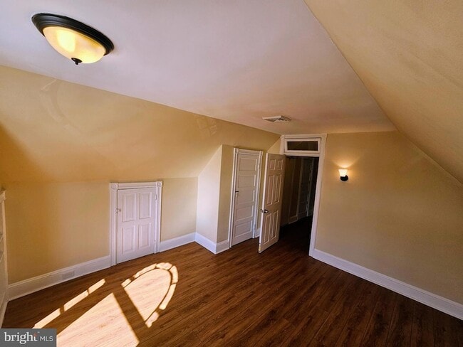 Building Photo - 912 Riverside Ave.