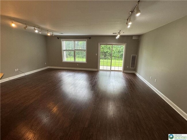 Building Photo - 3 Br Condo available in Bethlehem