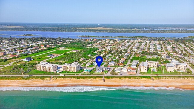 Building Photo - 2 Bedroom, 2 Bath with 2nd Floor Ocean Views!