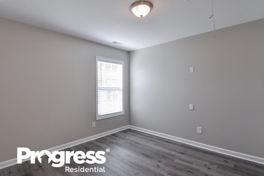 Building Photo - 717 Hay River St