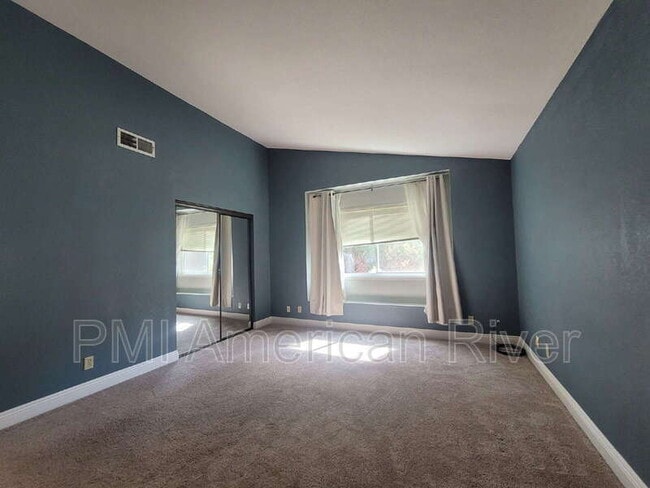 Building Photo - 284 River Run Cir