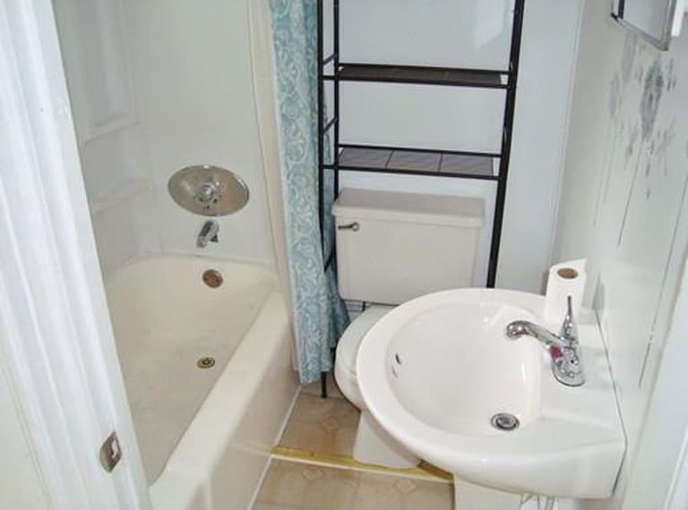 Building Photo - 8 Main St