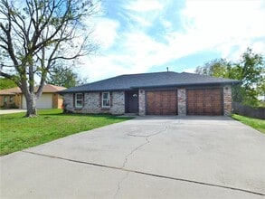 Building Photo - 2512 Chaparral Ct