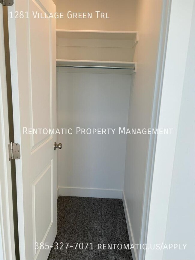 Building Photo - 1281 Vlg Grn Trl