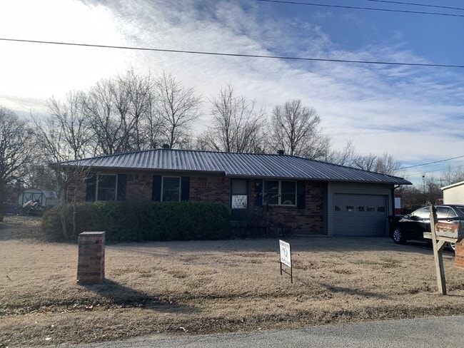 Building Photo - "Charming 3-Bedroom Home in Brookland - Co...