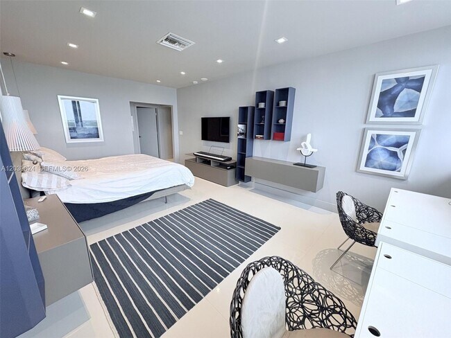 Building Photo - 10275 Collins Ave
