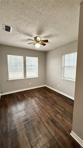 Building Photo - 370 W Park St