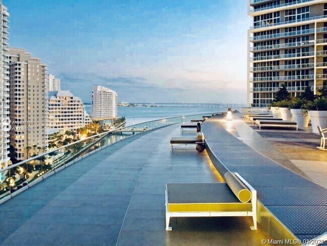 Building Photo - 475 Brickell Ave