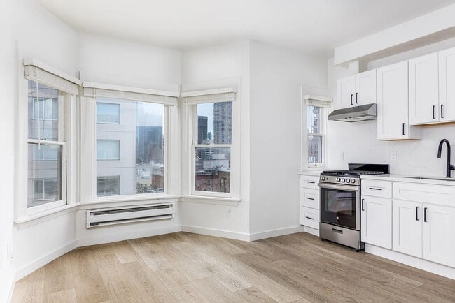 Building Photo - 903 Pine St