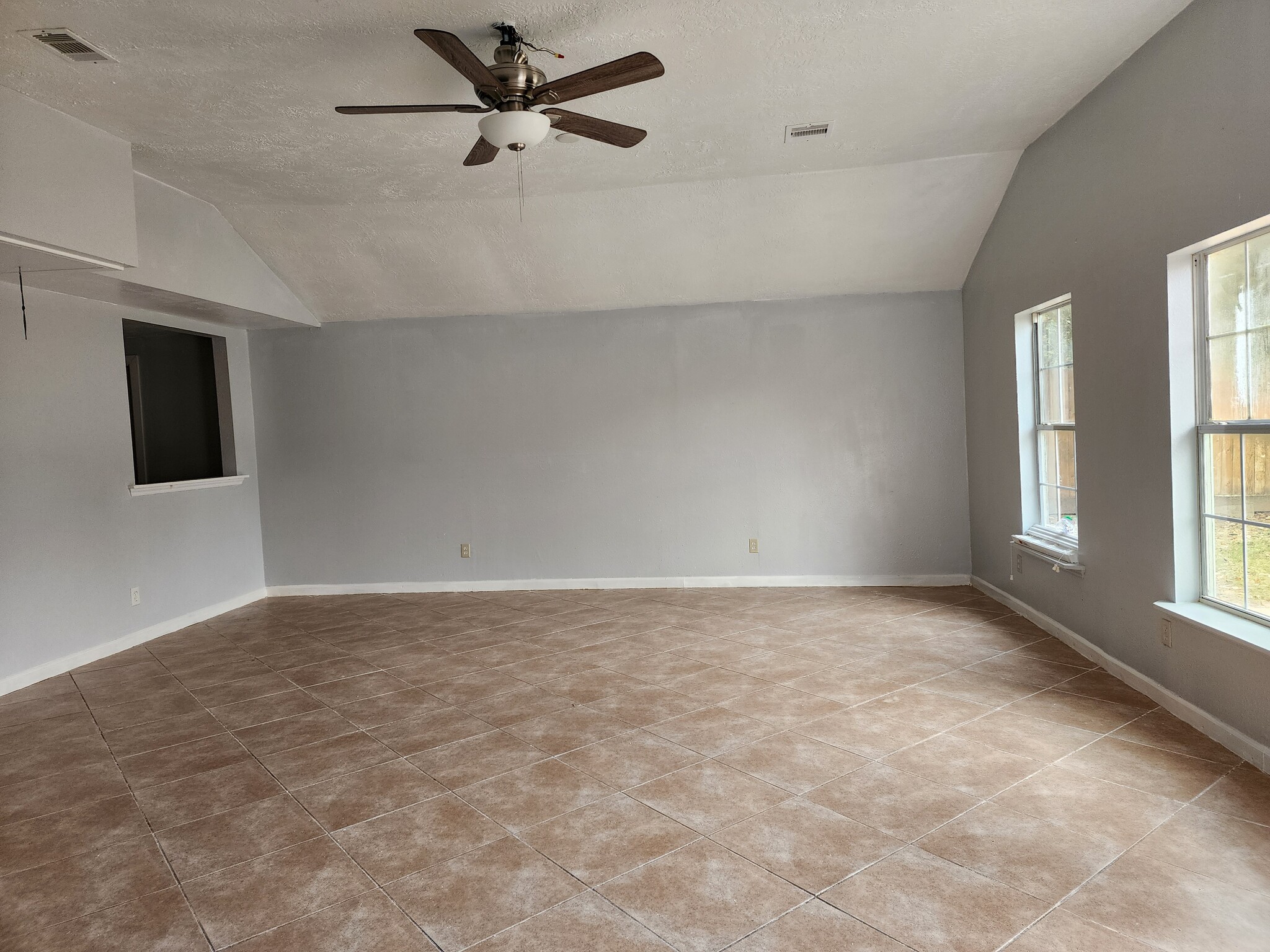 Building Photo - 13802 Hooper Rd