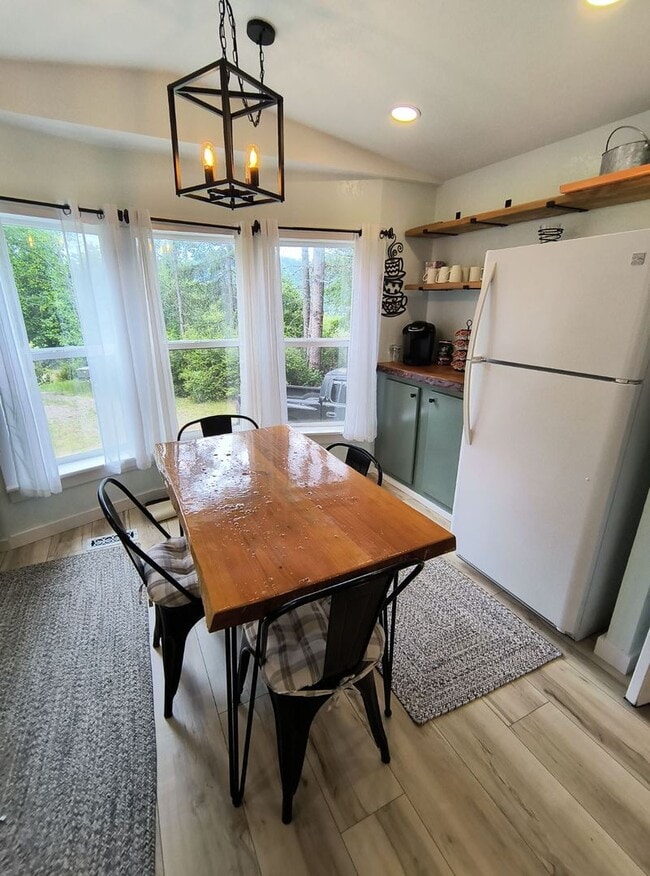 Building Photo - 16751 Salmonberry Rd