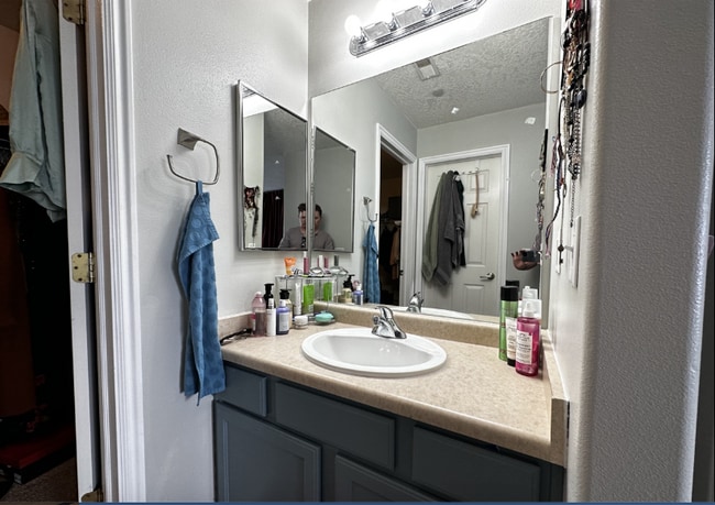 Building Photo - 115 Daybreak Ln