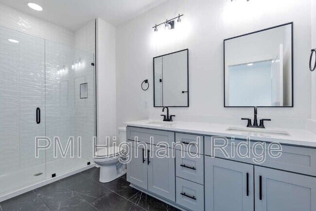 Building Photo - 700 N Dupont Ave