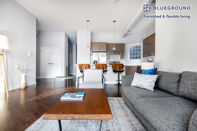 Building Photo - 1536 W Chicago Ave