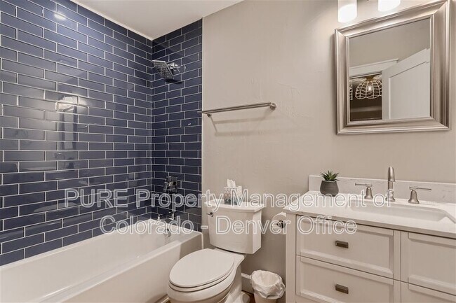 Building Photo - 787 Crescent Ln