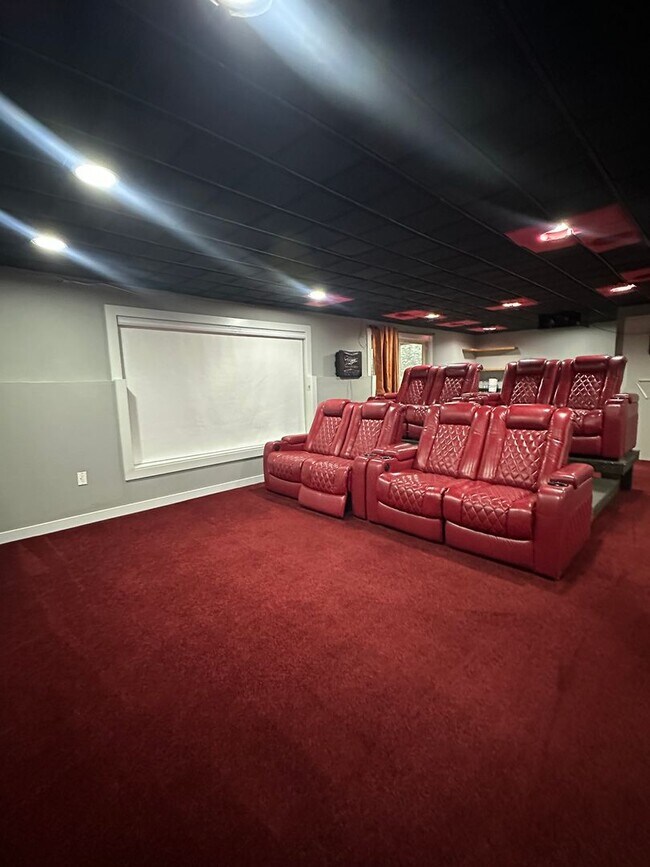 Building Photo - Beautiful 4 Bedroom 3 Bathroom Home in Everett!