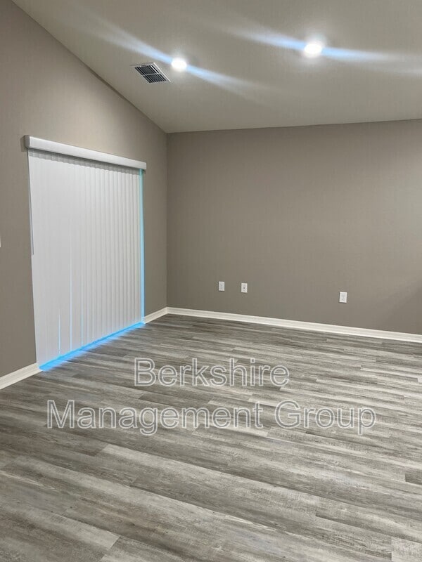 Building Photo - 1136 Brook Meadow Dr