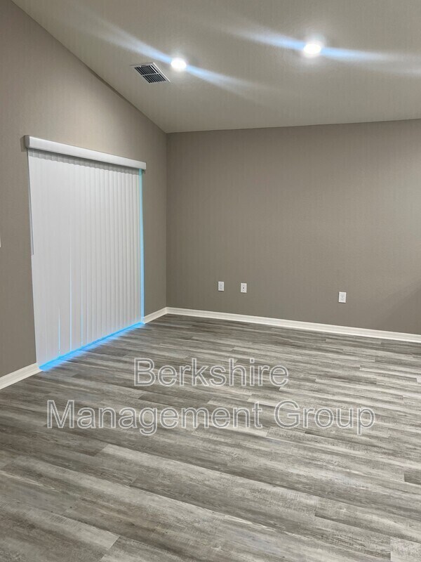 Building Photo - 1142 Brook Meadow Dr