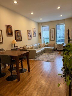 Building Photo - 1255 N Honore St