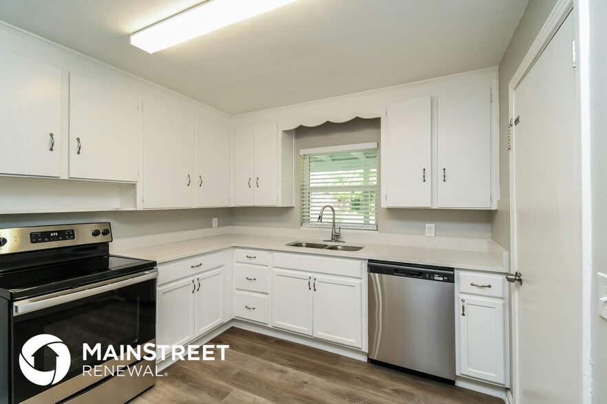 Building Photo - 5742 Norde Dr W