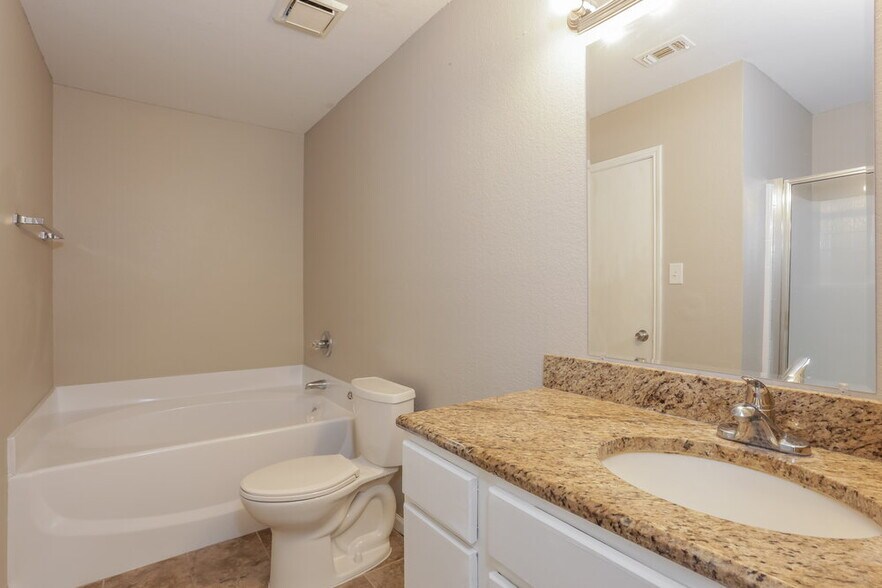 Building Photo - 736 W Colony Dr