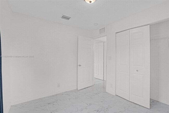 Building Photo - 3431 NW 5th Pl