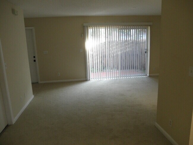 Building Photo - 721 Cypress Way E
