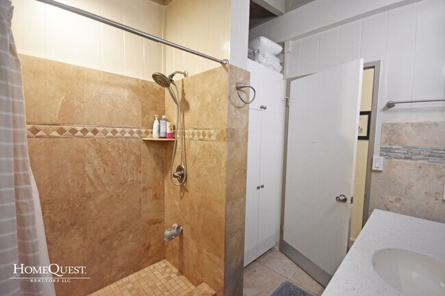 Building Photo - Kailua SFH in Kaelepulu School District 3/2+ Den, AC and Pet friendly!  $5250/mo
