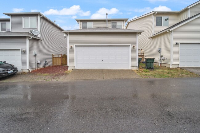 Building Photo - 3 bedroom 2.5 baths - Easy JBLM commute! - North Thurtson School District.