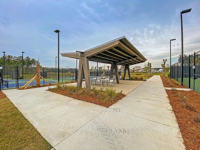 Building Photo - 502 Sound Dr