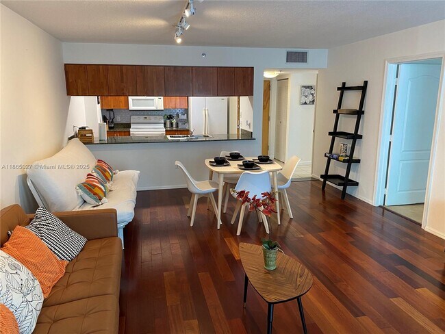Building Photo - 1200 Brickell Bay Dr