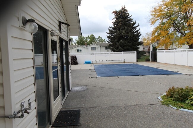 Building Photo - 7878 N Wilding Dr