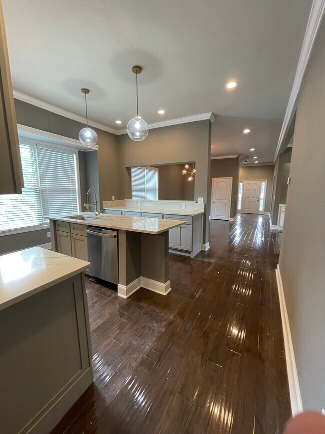 Building Photo - 1515 Chamberlain Ave