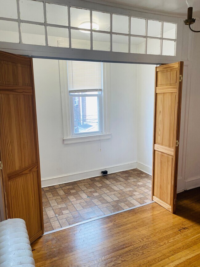 Building Photo - 882 Corinthian Ave