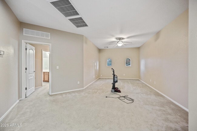 Building Photo - 2600 E Springfield Pl