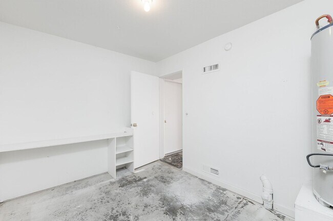 Building Photo - 4825 N Robert Rd
